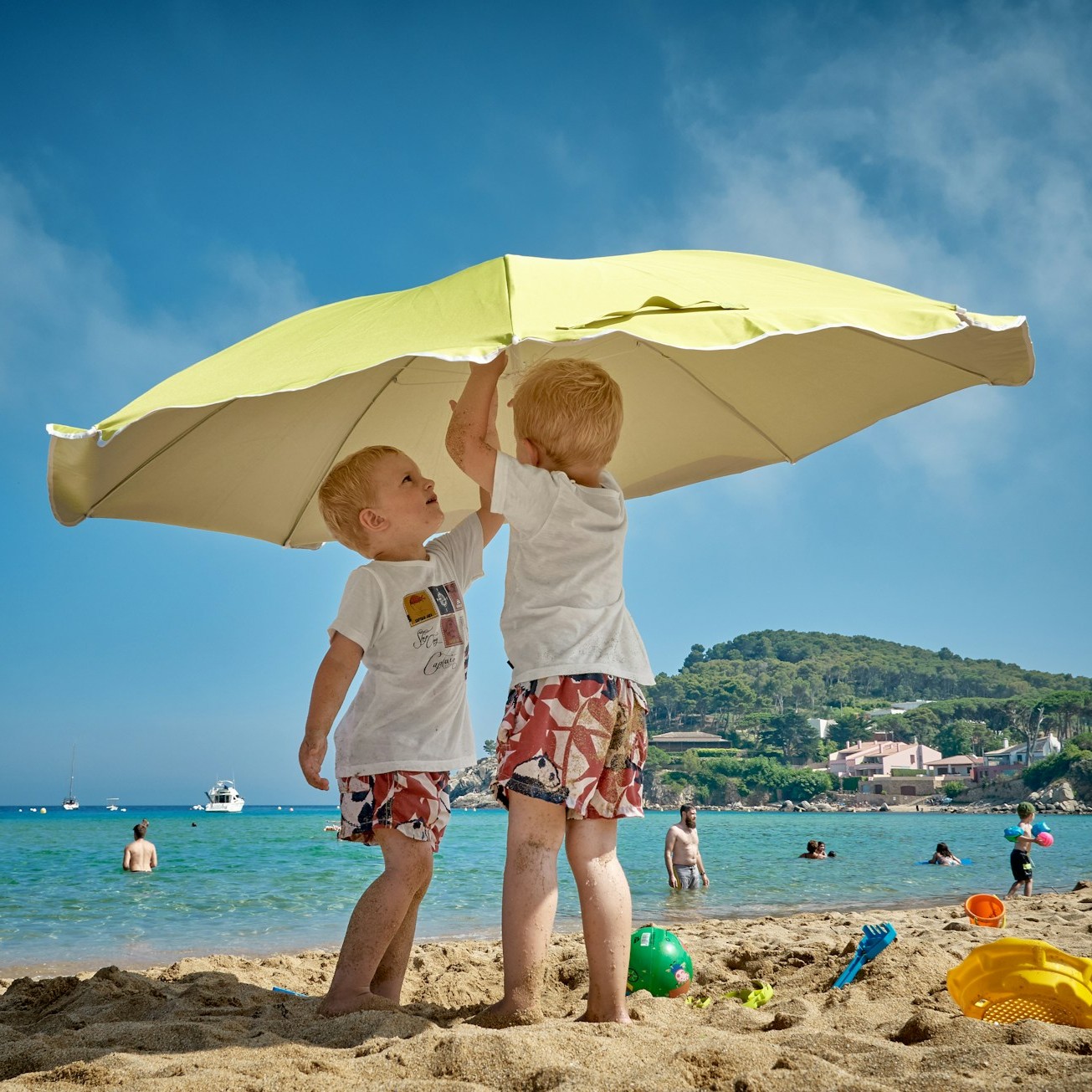kids-playing-on-beach
